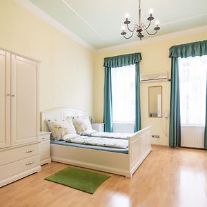 Camera con letto king size